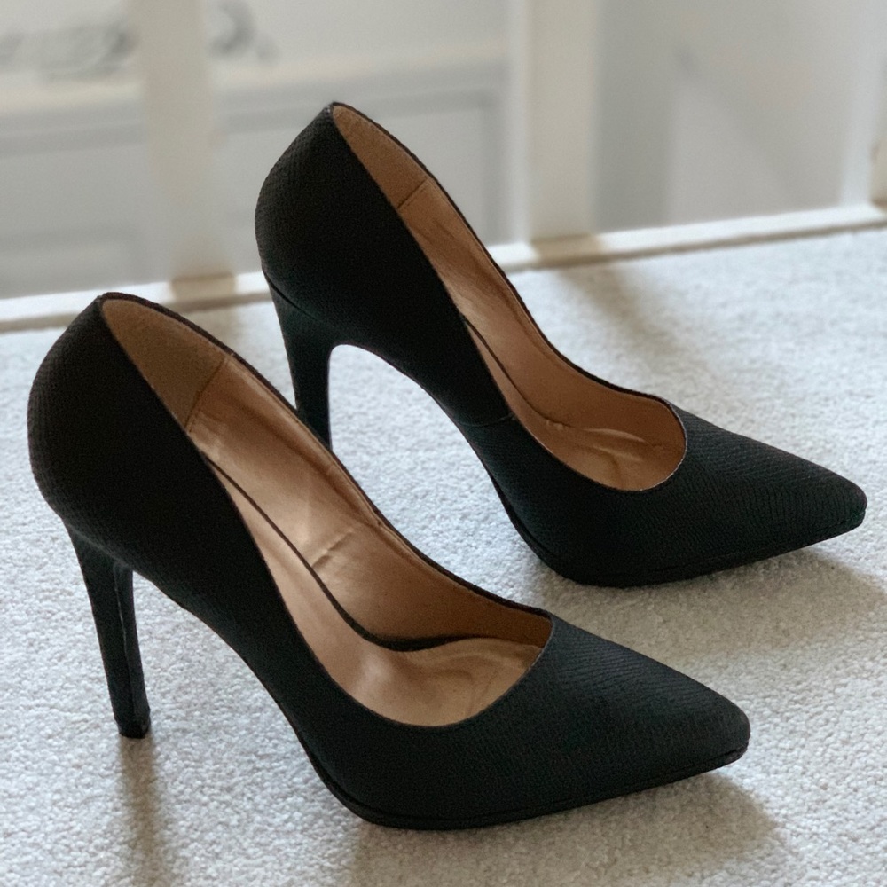 Basic black heel perfect for office attire
